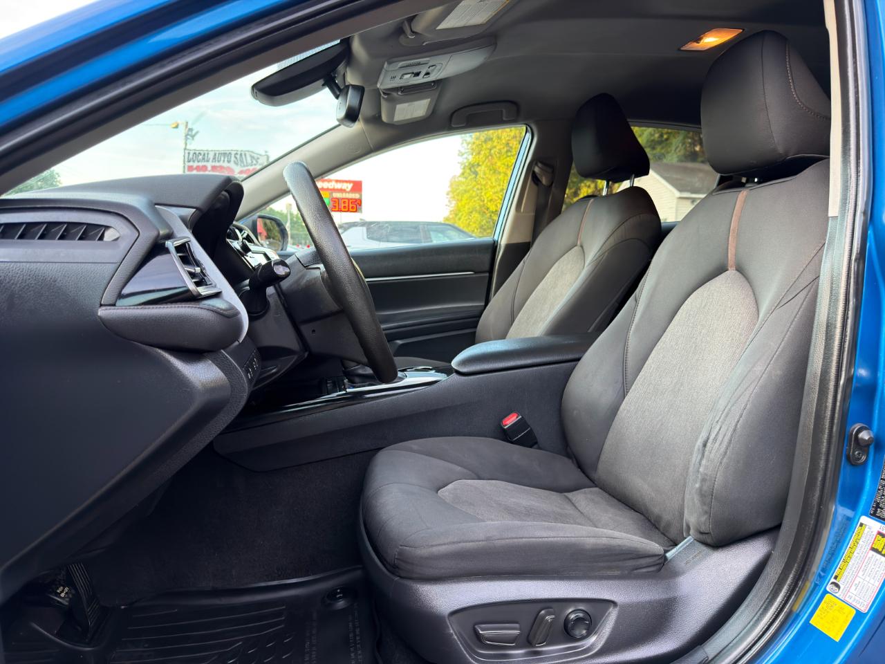 Toyota Camry LE Auto (Natl) 2020