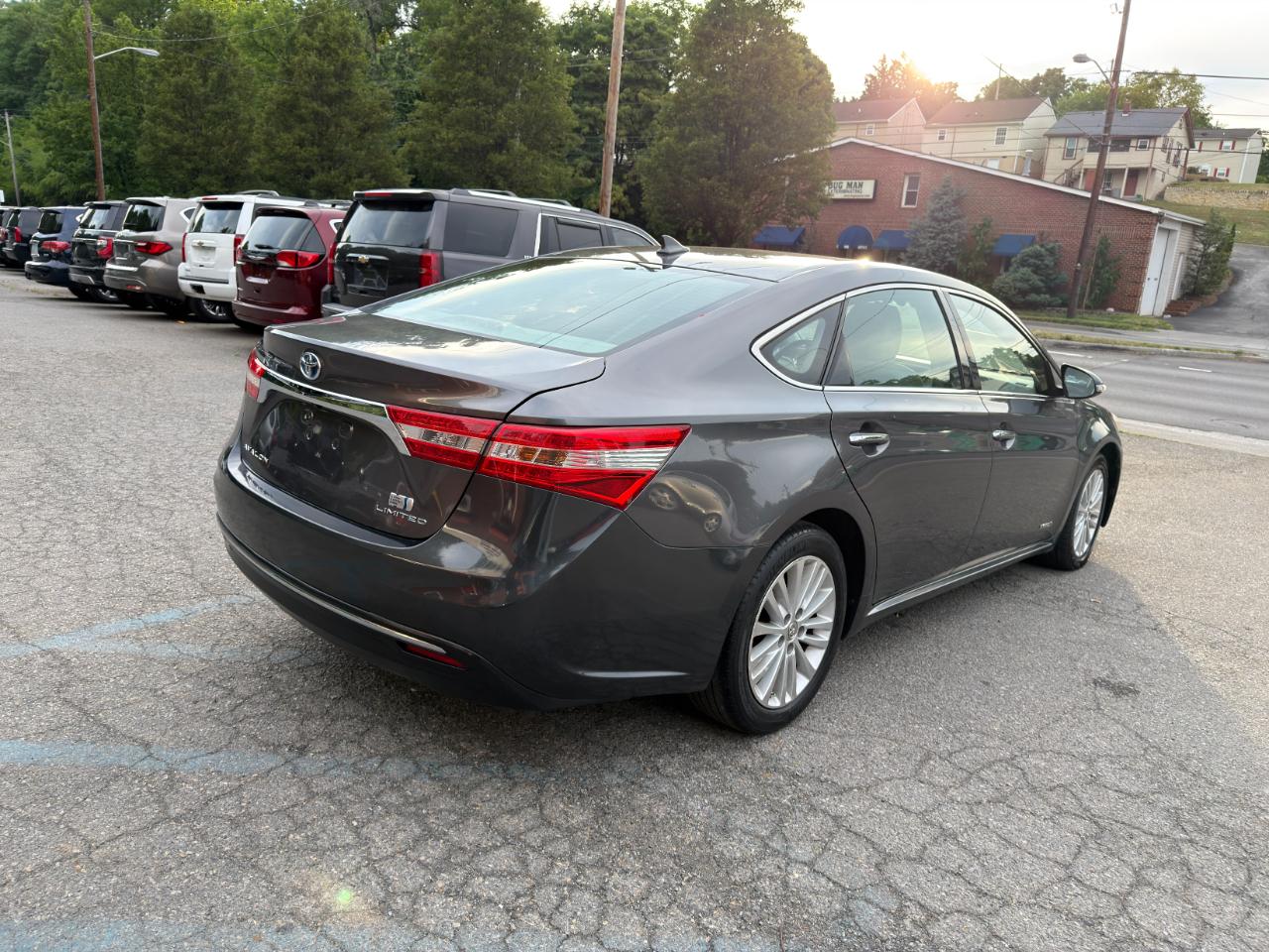 Toyota Avalon Hybrid 4dr Sdn XLE Premium (Natl) 2013