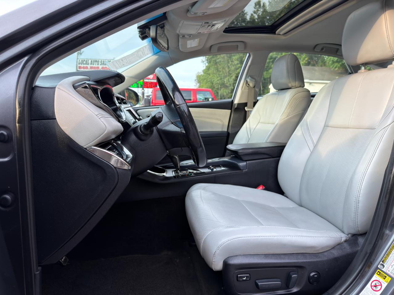 Toyota Avalon Hybrid 4dr Sdn XLE Premium (Natl) 2013