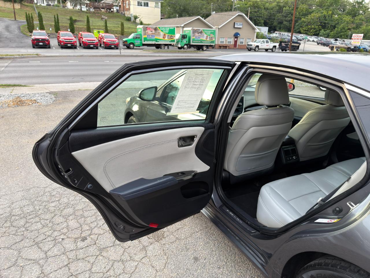 Toyota Avalon Hybrid 4dr Sdn XLE Premium (Natl) 2013