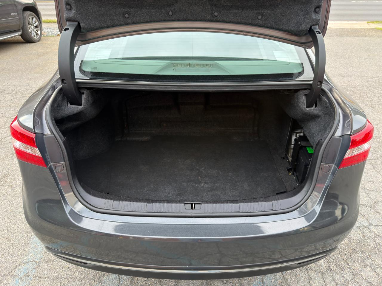 Toyota Avalon Hybrid 4dr Sdn XLE Premium (Natl) 2013