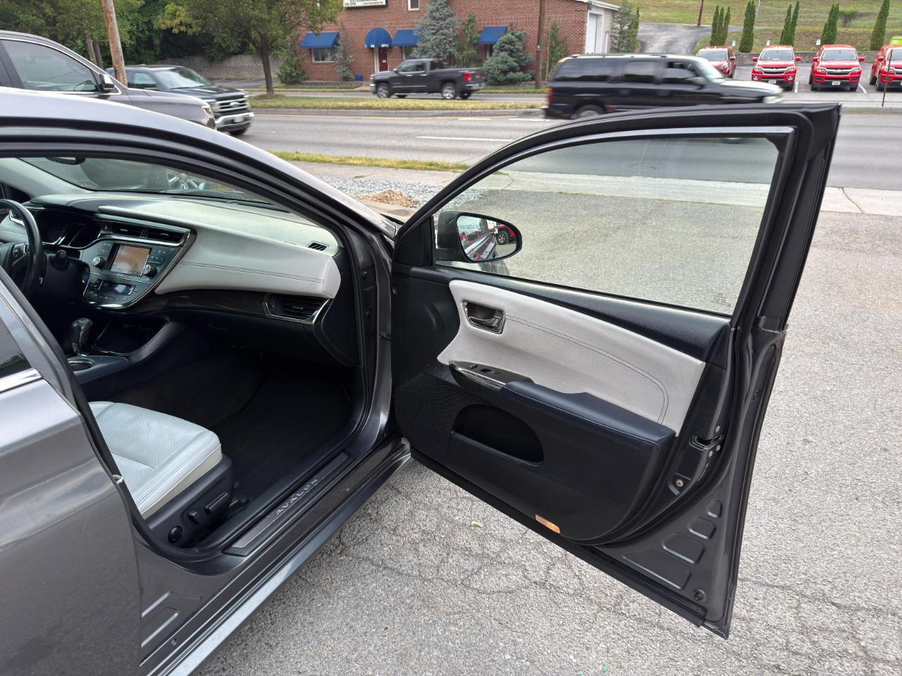 Toyota Avalon Hybrid 4dr Sdn XLE Premium (Natl) 2013