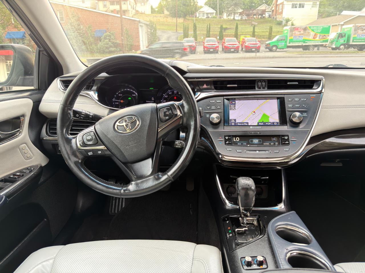 Toyota Avalon Hybrid 4dr Sdn XLE Premium (Natl) 2013