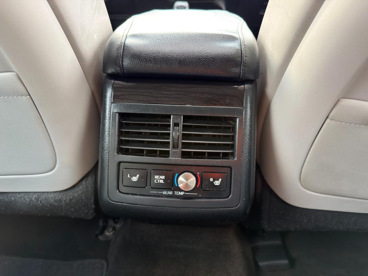 Toyota Avalon Hybrid 4dr Sdn XLE Premium (Natl) 2013