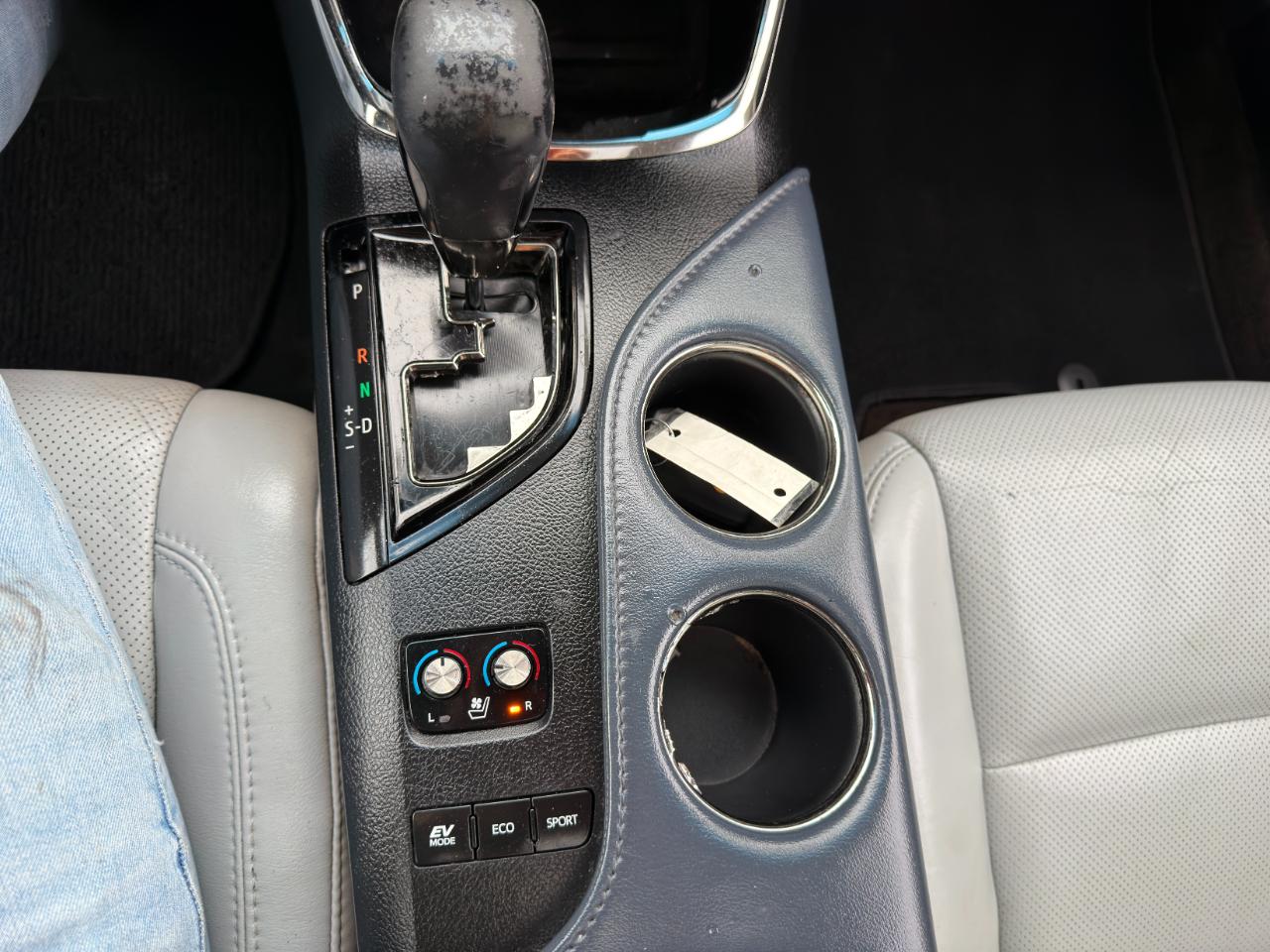 Toyota Avalon Hybrid 4dr Sdn XLE Premium (Natl) 2013