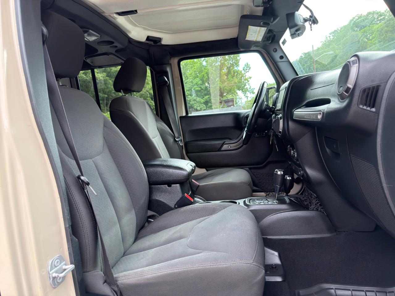 Jeep Wrangler Unlimited 4WD 4dr Sport 2016