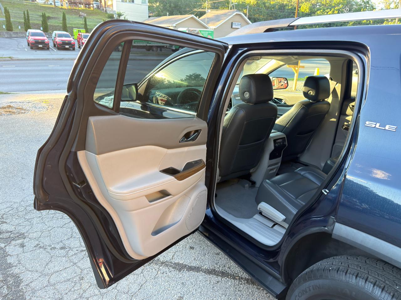 GMC Acadia FWD 4dr SLE w/SLE-2 2017