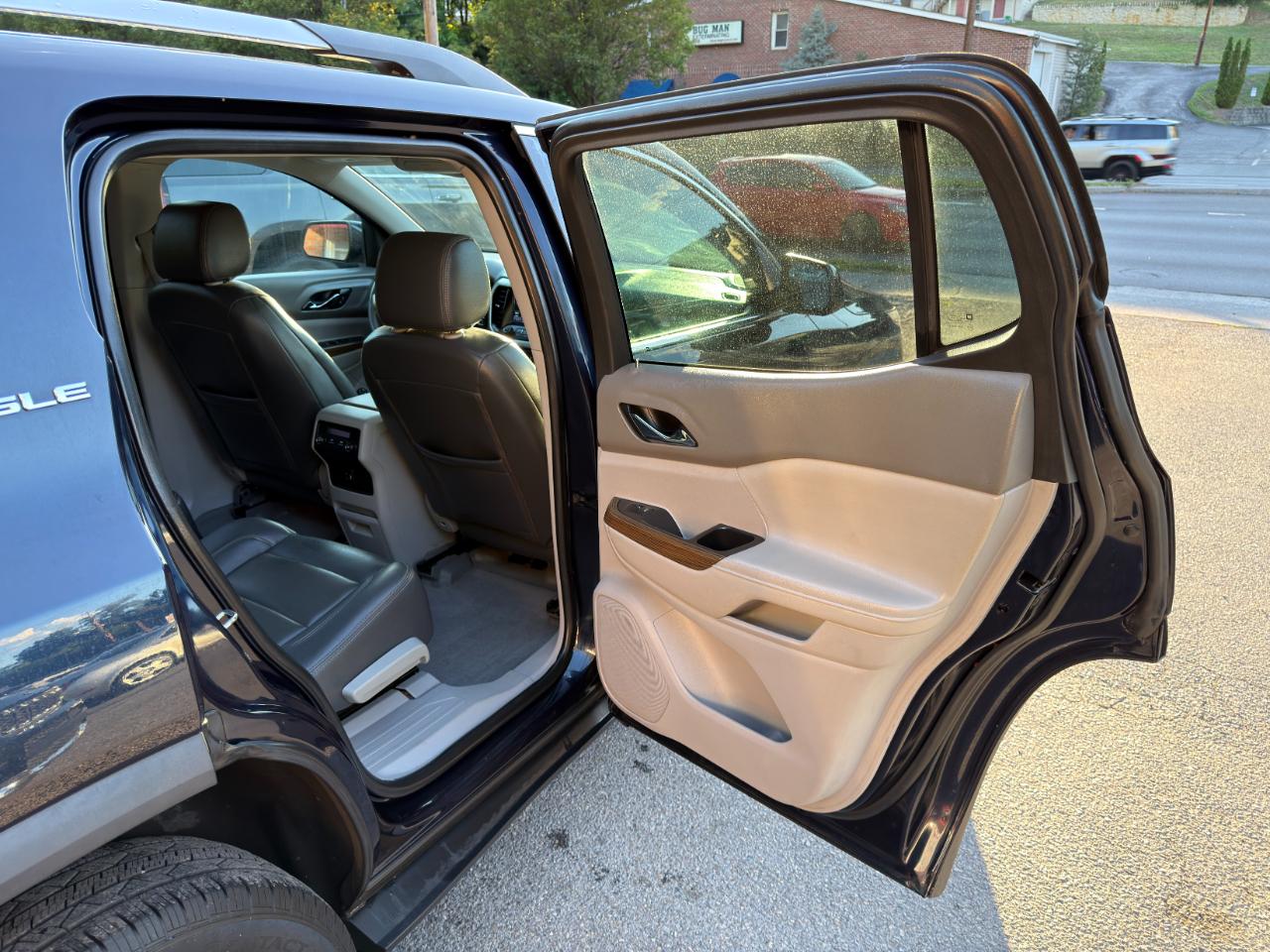 GMC Acadia FWD 4dr SLE w/SLE-2 2017