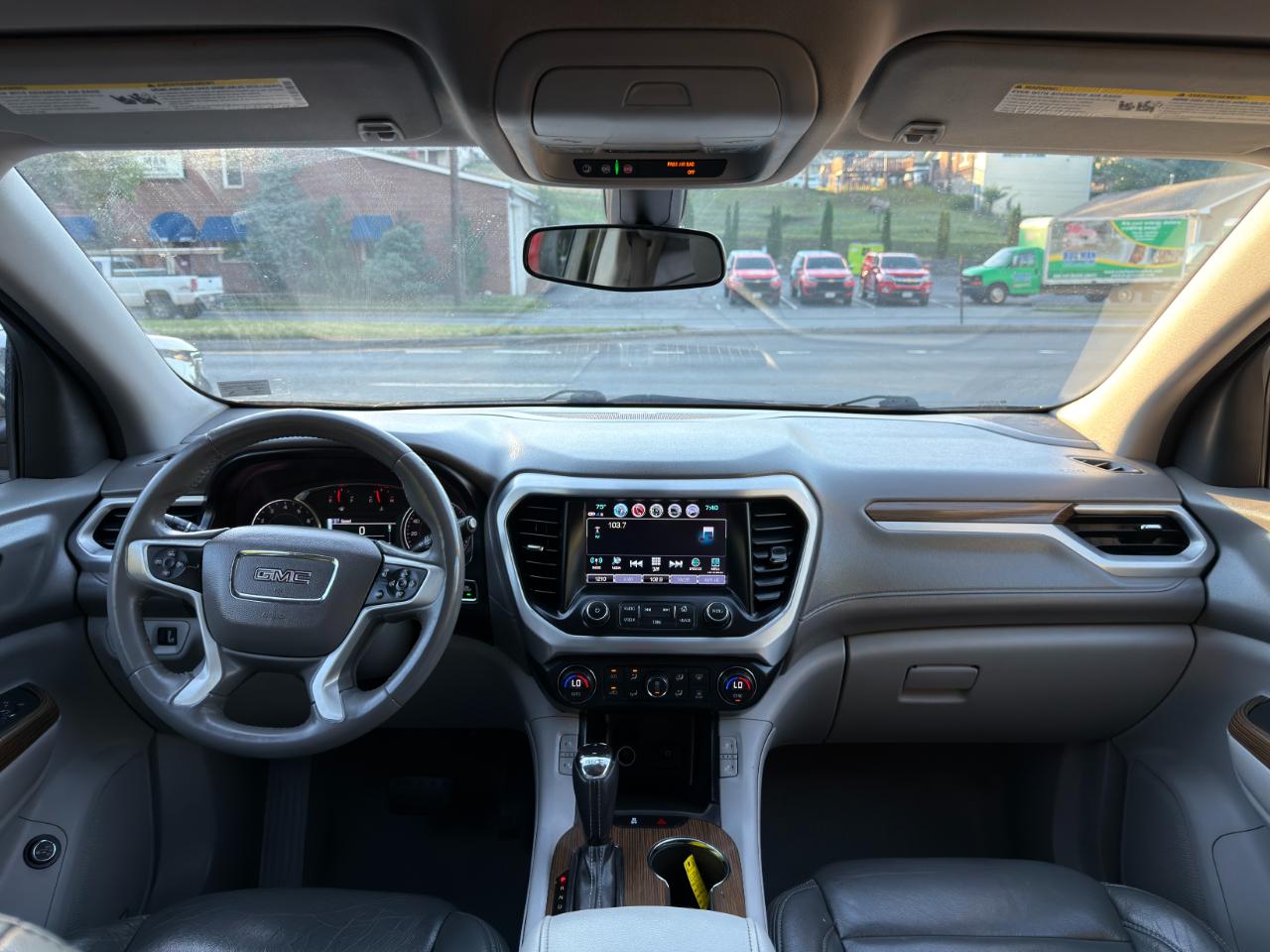 GMC Acadia FWD 4dr SLE w/SLE-2 2017