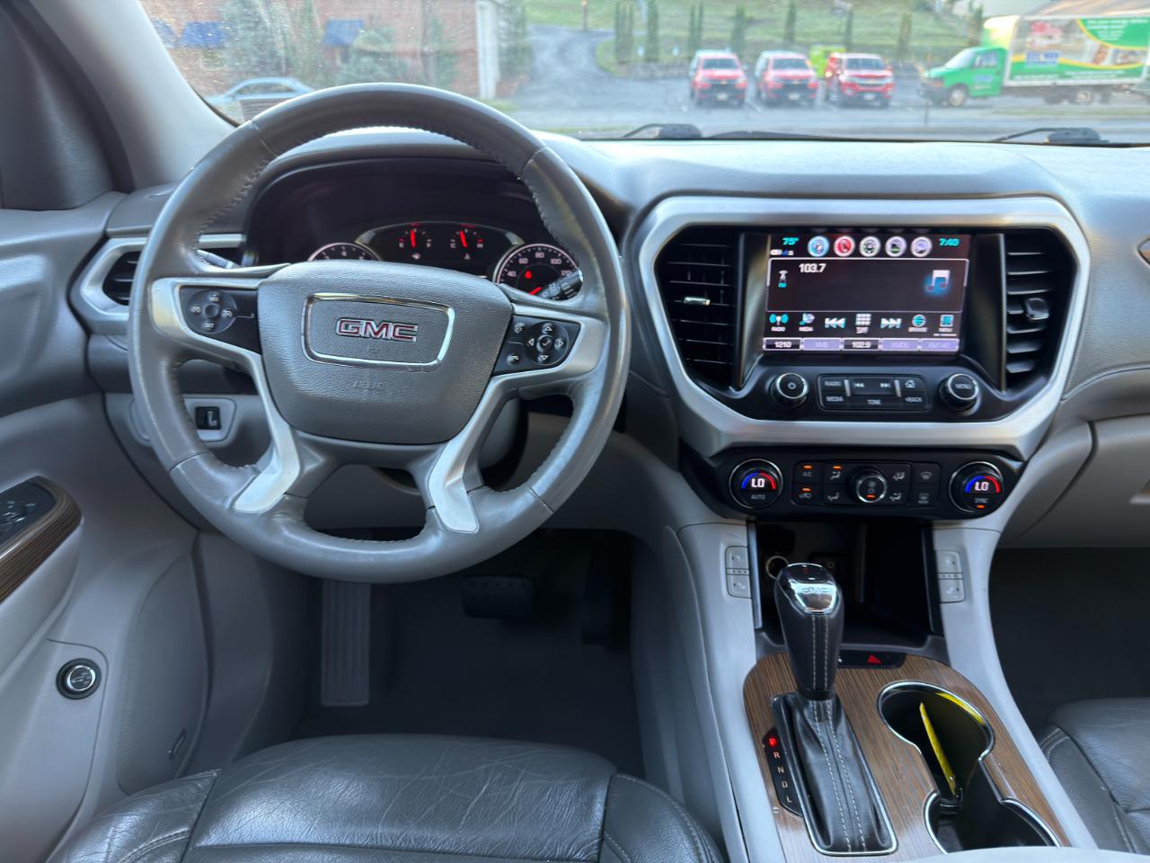 GMC Acadia FWD 4dr SLE w/SLE-2 2017