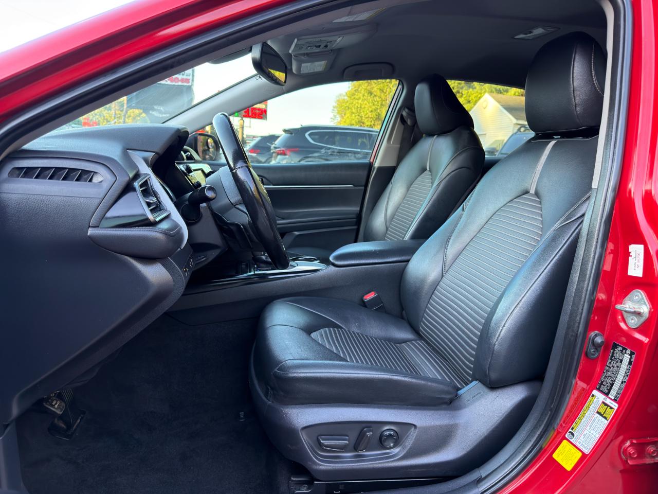 Toyota Camry XLE Auto (Natl) 2019