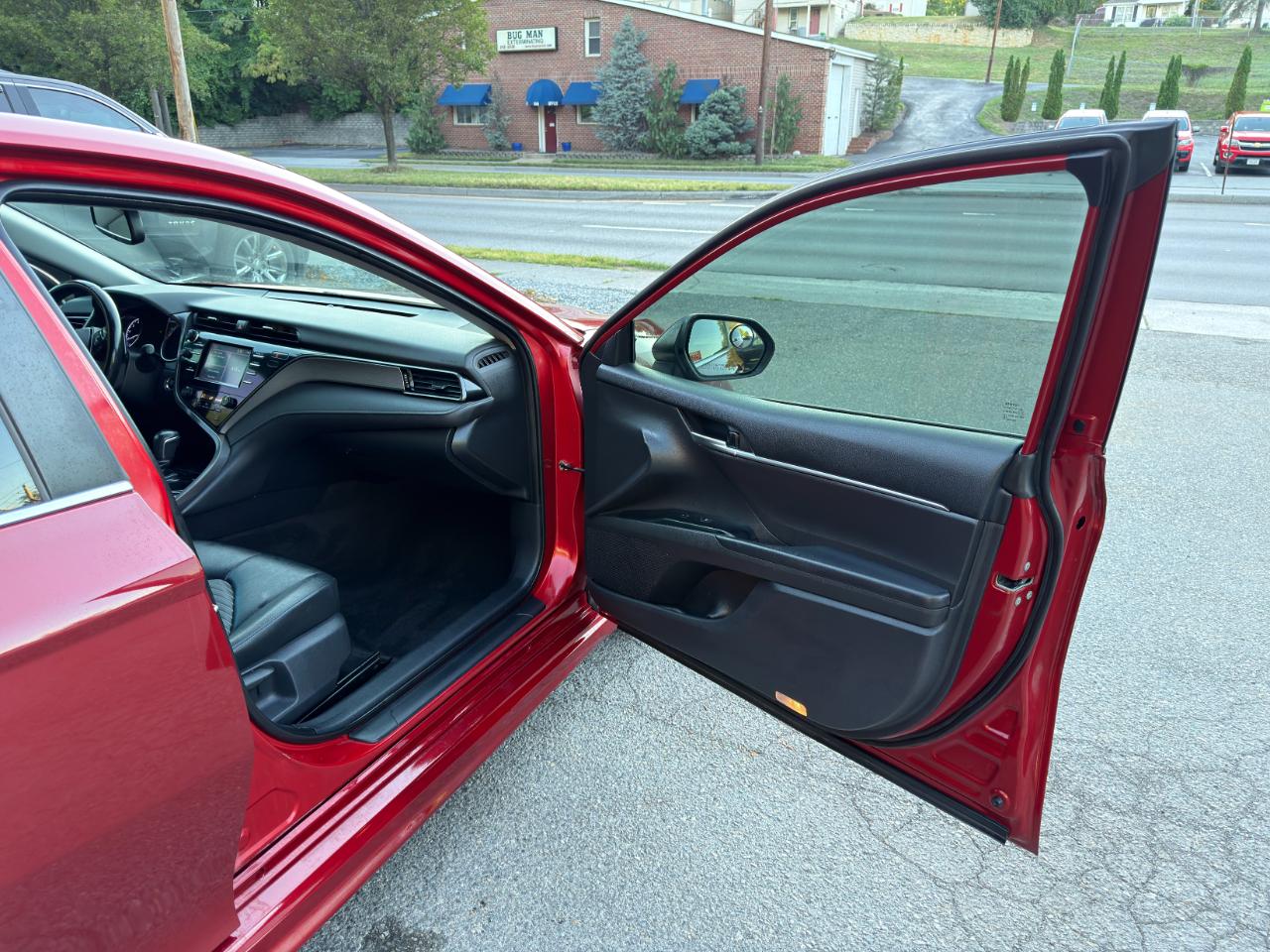 Toyota Camry XLE Auto (Natl) 2019
