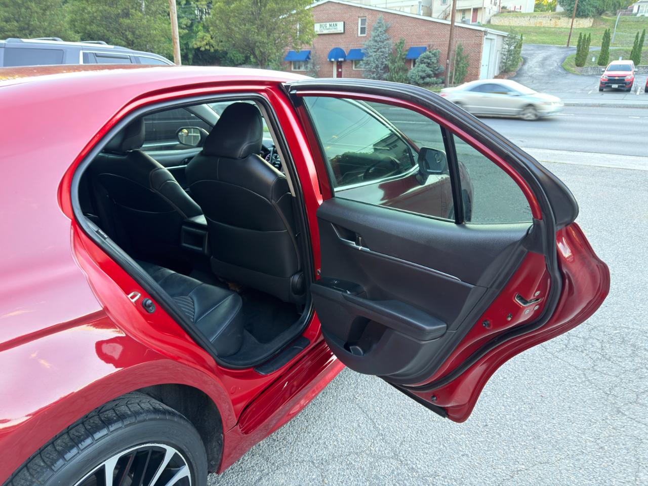 Toyota Camry XLE Auto (Natl) 2019