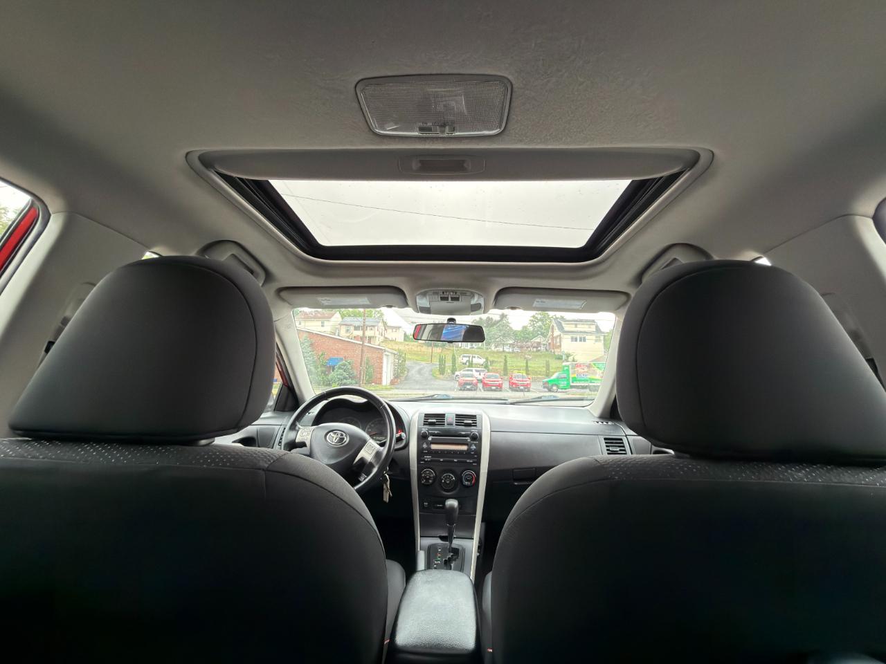 Toyota Corolla 4dr Sdn Man (Natl) 2009