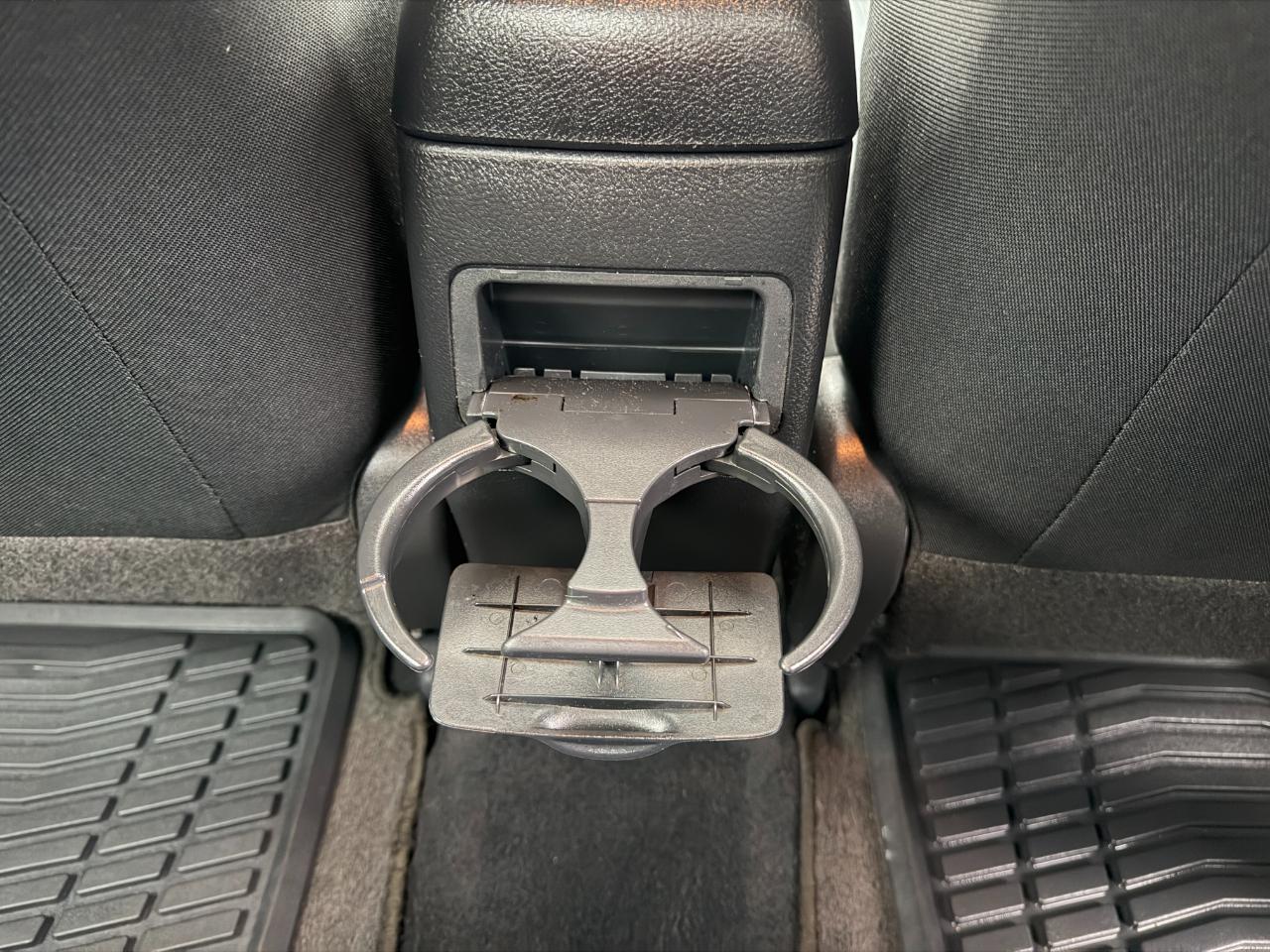 Toyota Corolla 4dr Sdn Man (Natl) 2009