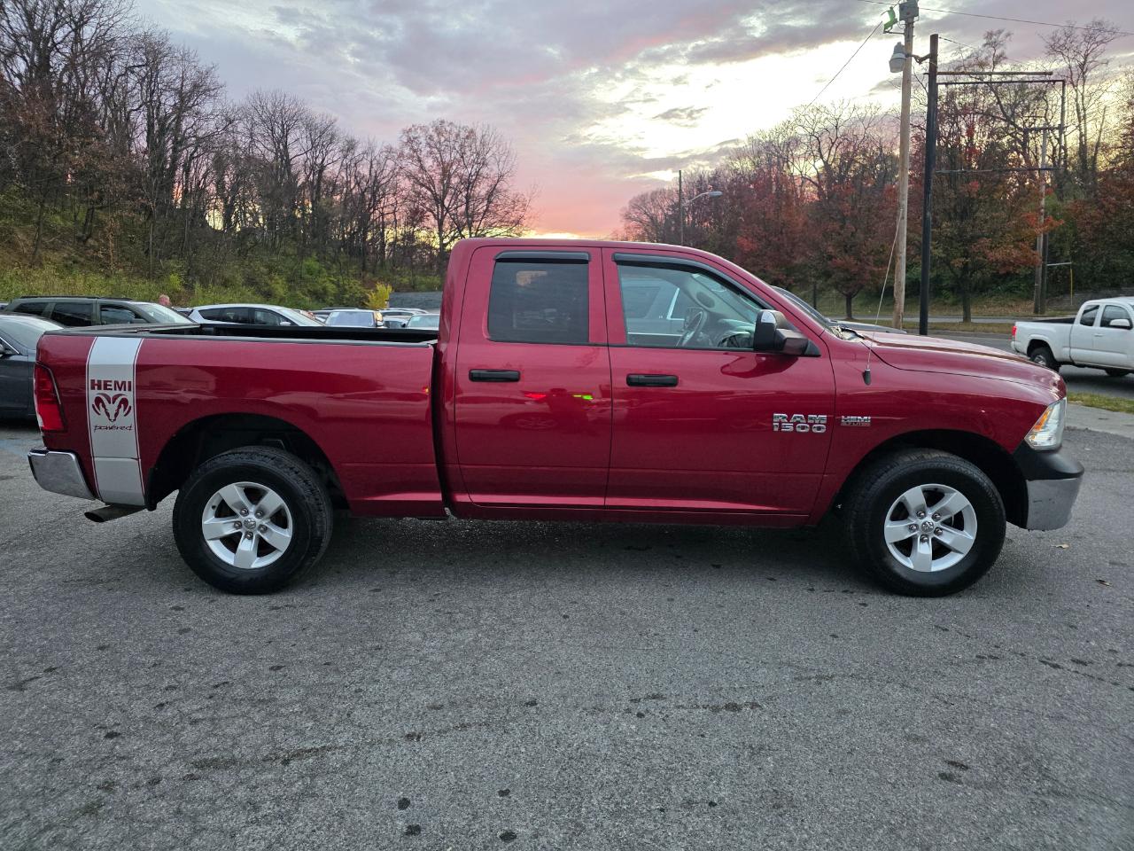 RAM 1500 4WD Quad Cab 140.5" ST 2015