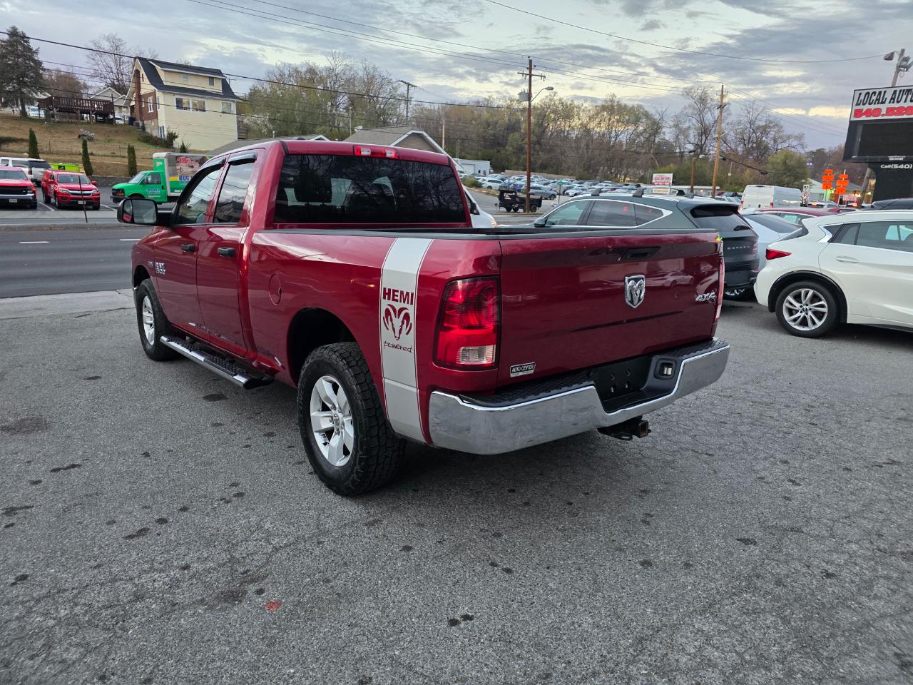 RAM 1500 4WD Quad Cab 140.5" ST 2015