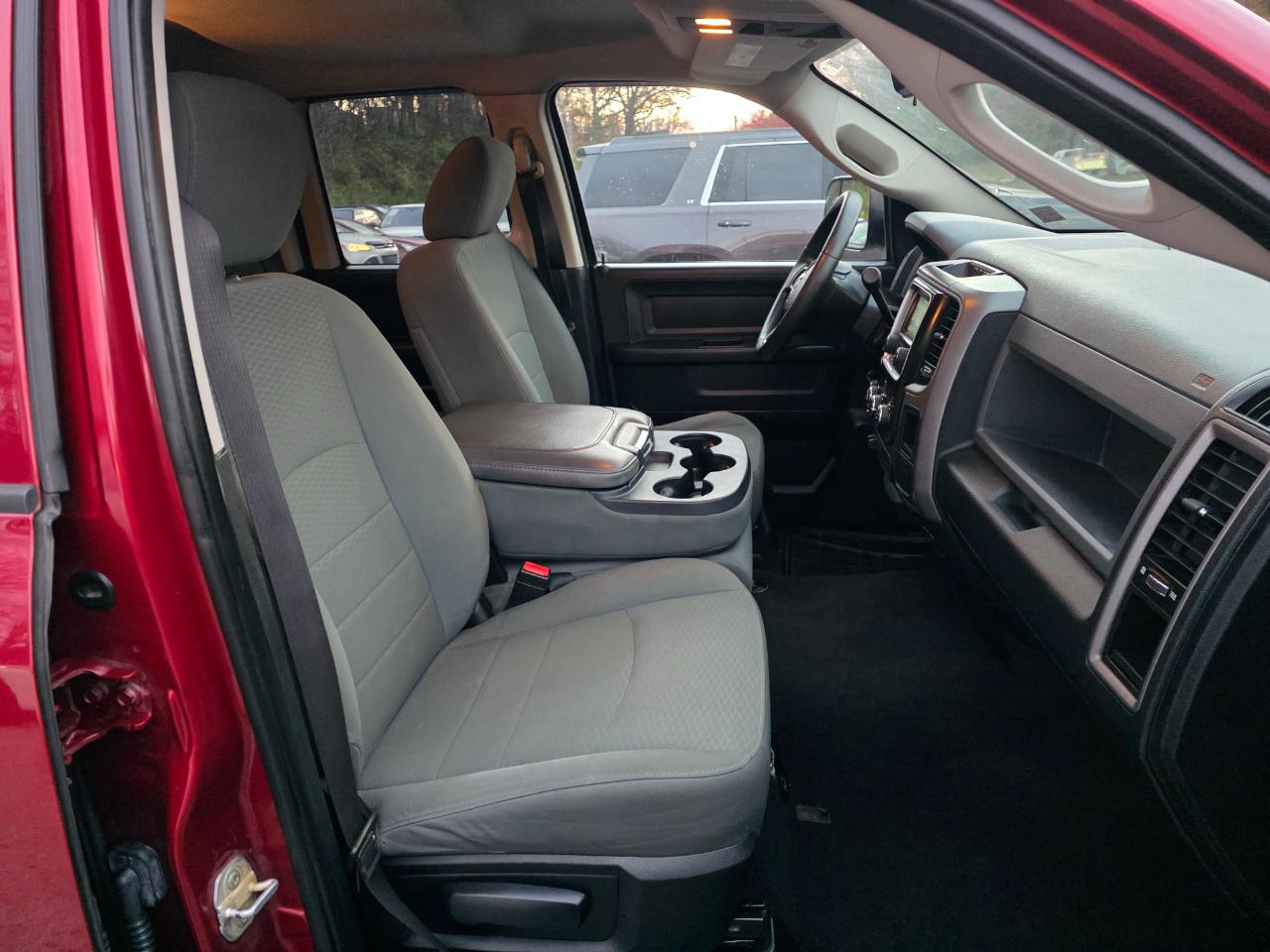 RAM 1500 4WD Quad Cab 140.5" ST 2015