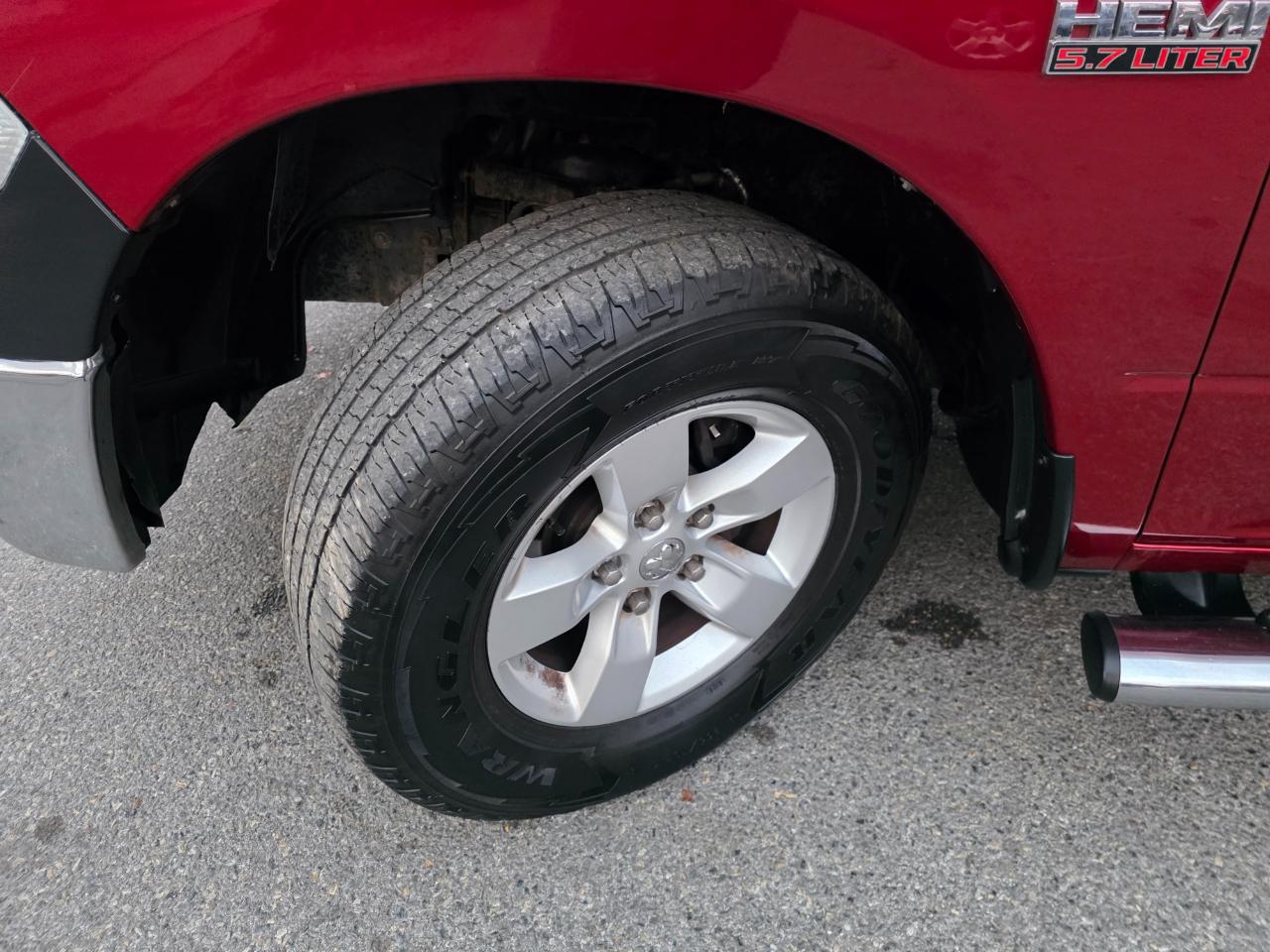 RAM 1500 4WD Quad Cab 140.5" ST 2015