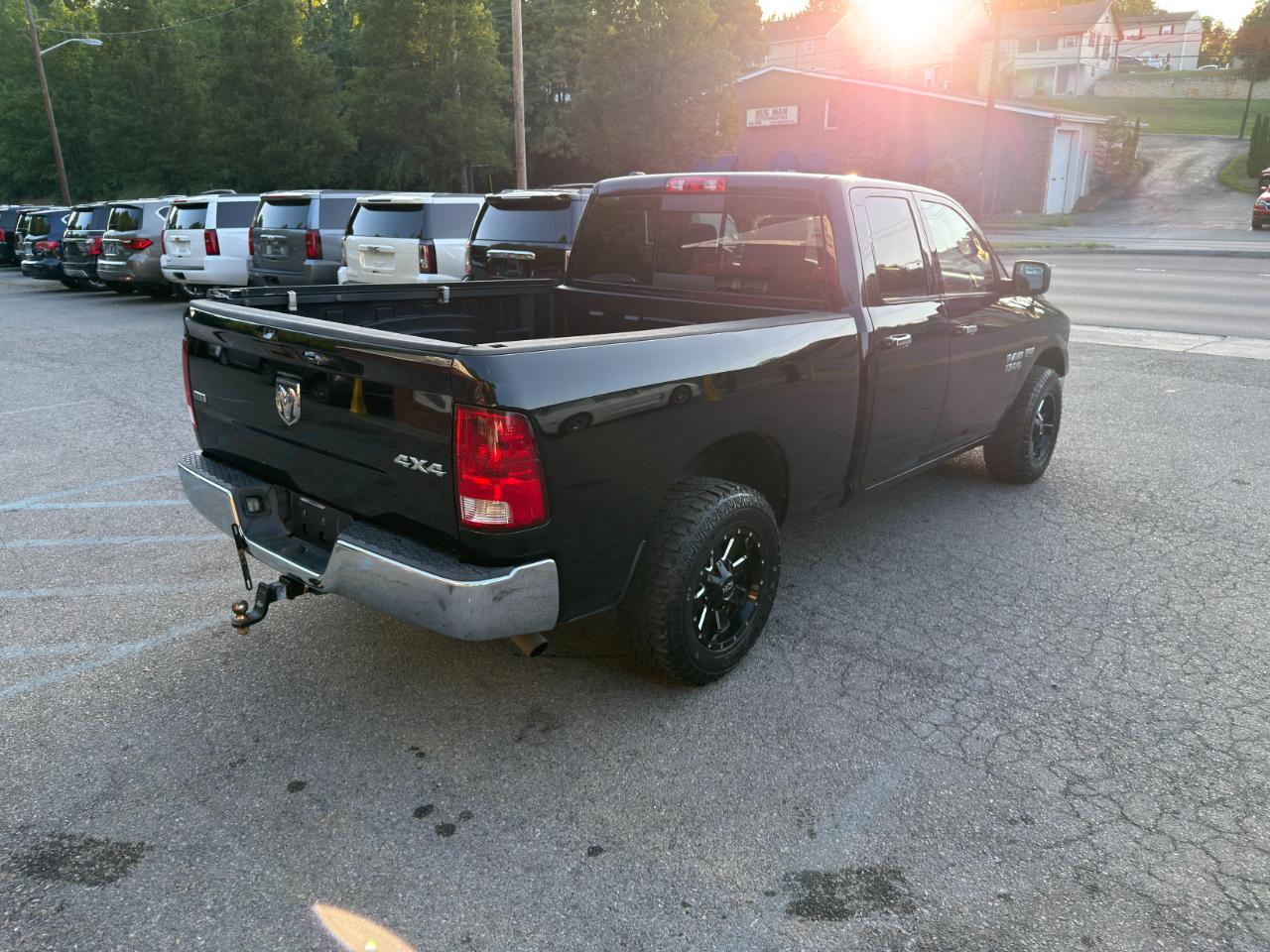 RAM 1500 4WD Quad Cab 140.5" SLT 2014