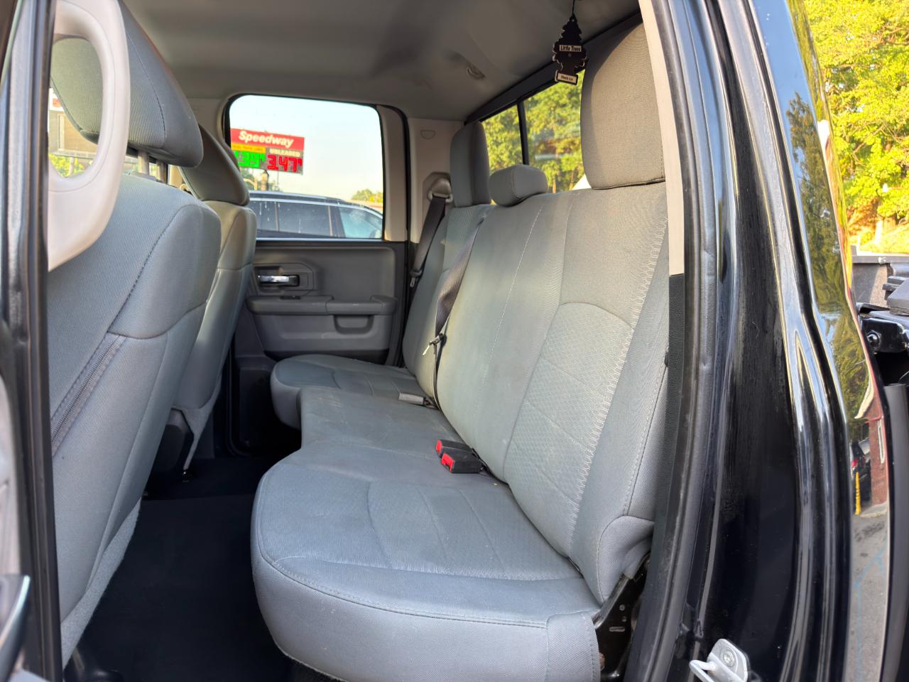 RAM 1500 4WD Quad Cab 140.5" SLT 2014