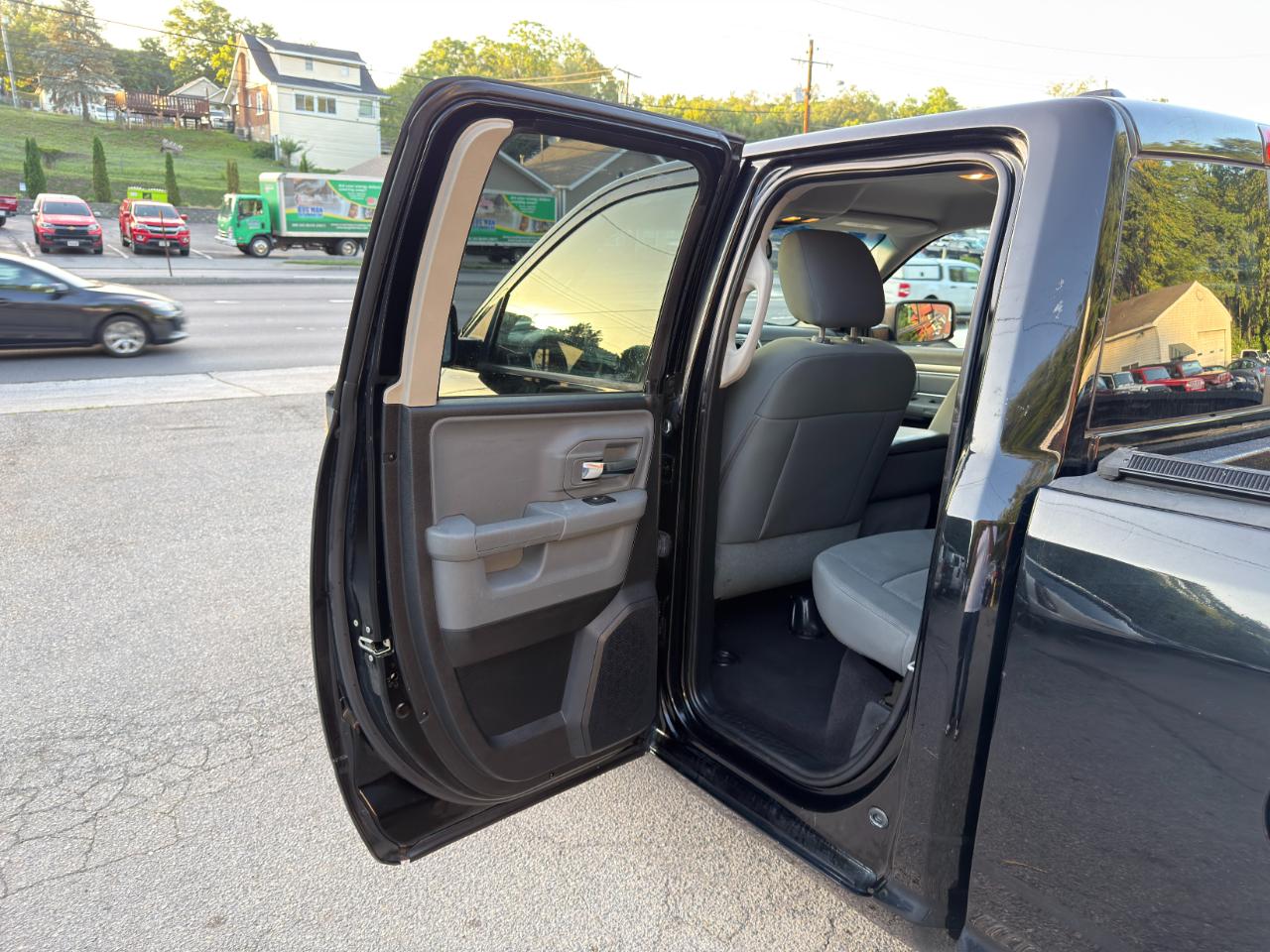 RAM 1500 4WD Quad Cab 140.5" SLT 2014