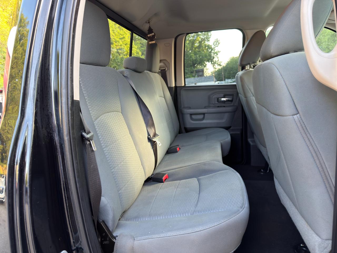 RAM 1500 4WD Quad Cab 140.5" SLT 2014