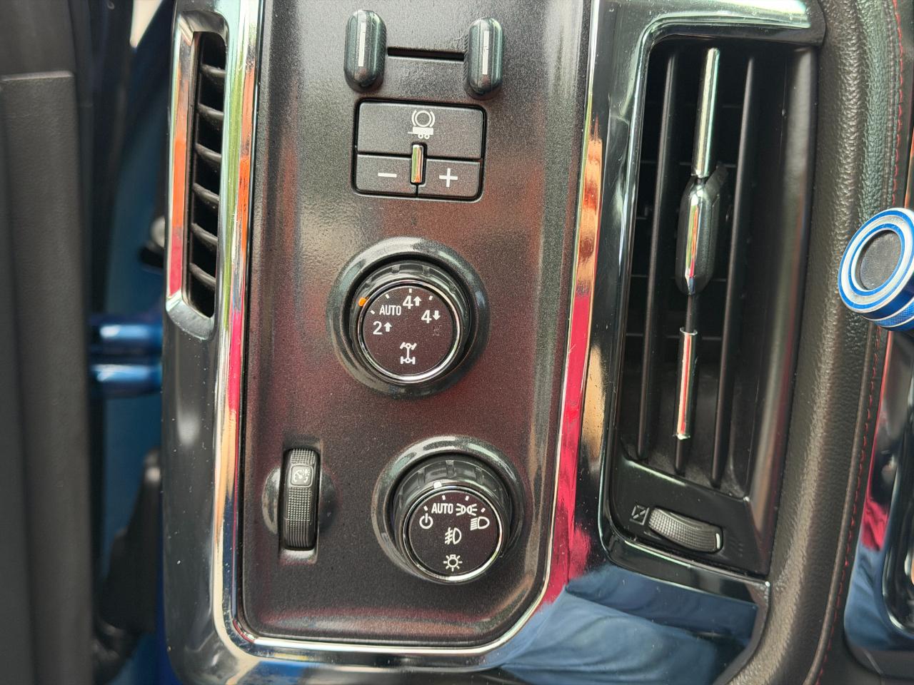 GMC Sierra 1500 4WD Double Cab 143.5" SLT 2015