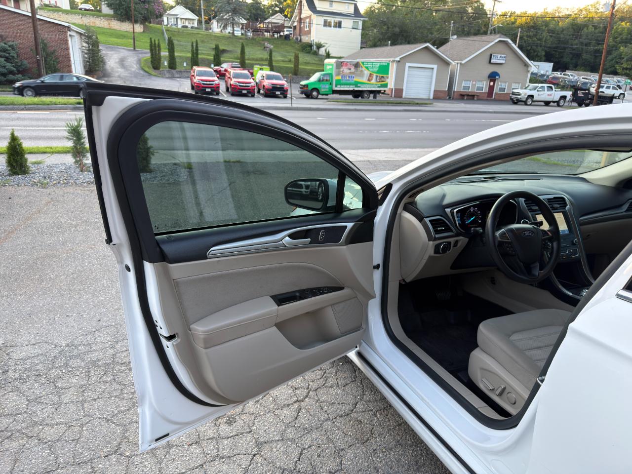 Ford Fusion SE FWD 2020