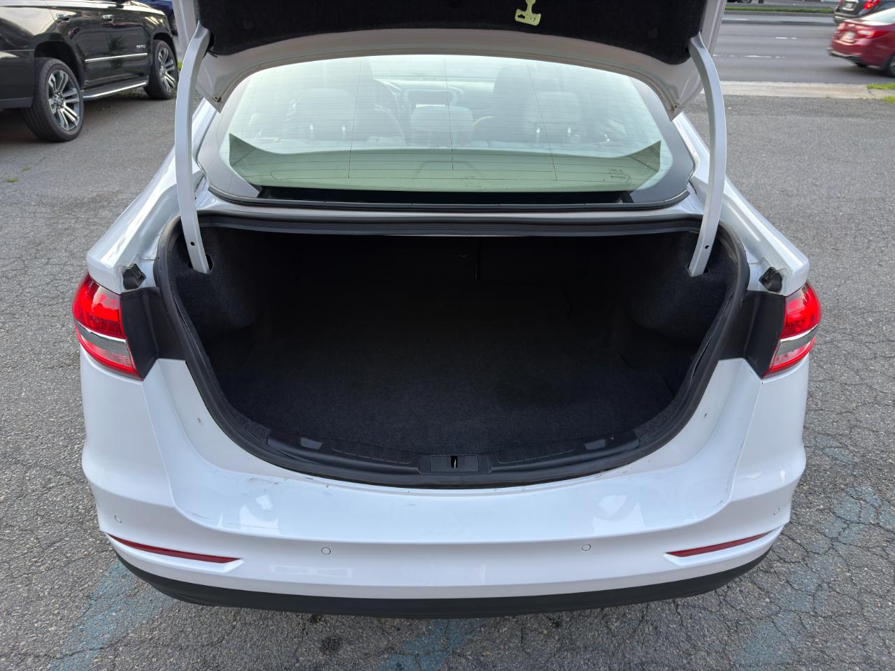 Ford Fusion SE FWD 2020