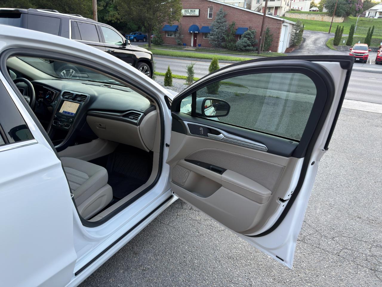 Ford Fusion SE FWD 2020