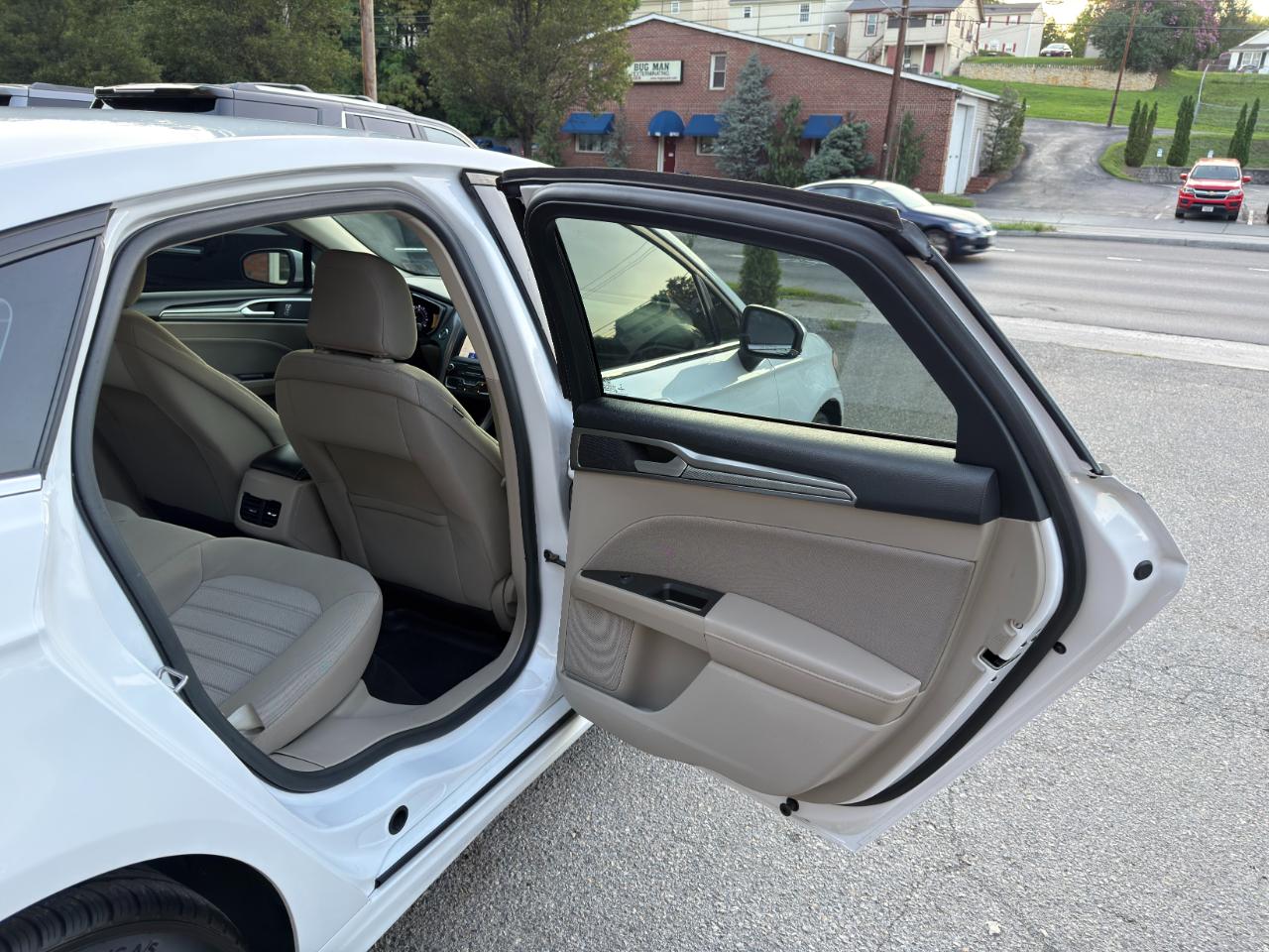 Ford Fusion SE FWD 2020