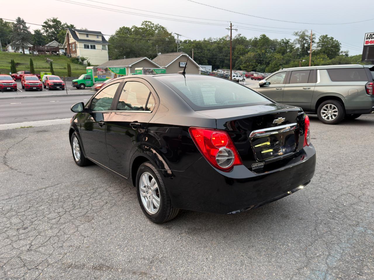 Chevrolet Sonic 4dr Sdn LT 2LT 2012