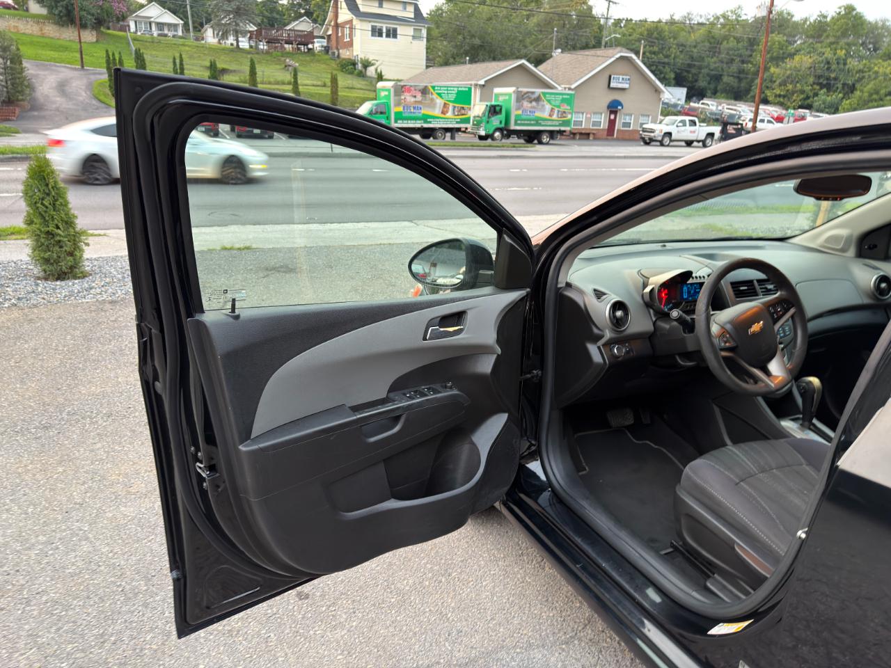Chevrolet Sonic 4dr Sdn LT 2LT 2012