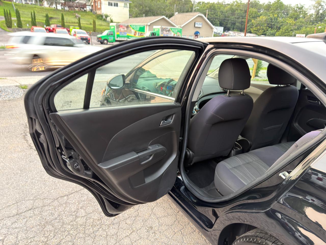 Chevrolet Sonic 4dr Sdn LT 2LT 2012