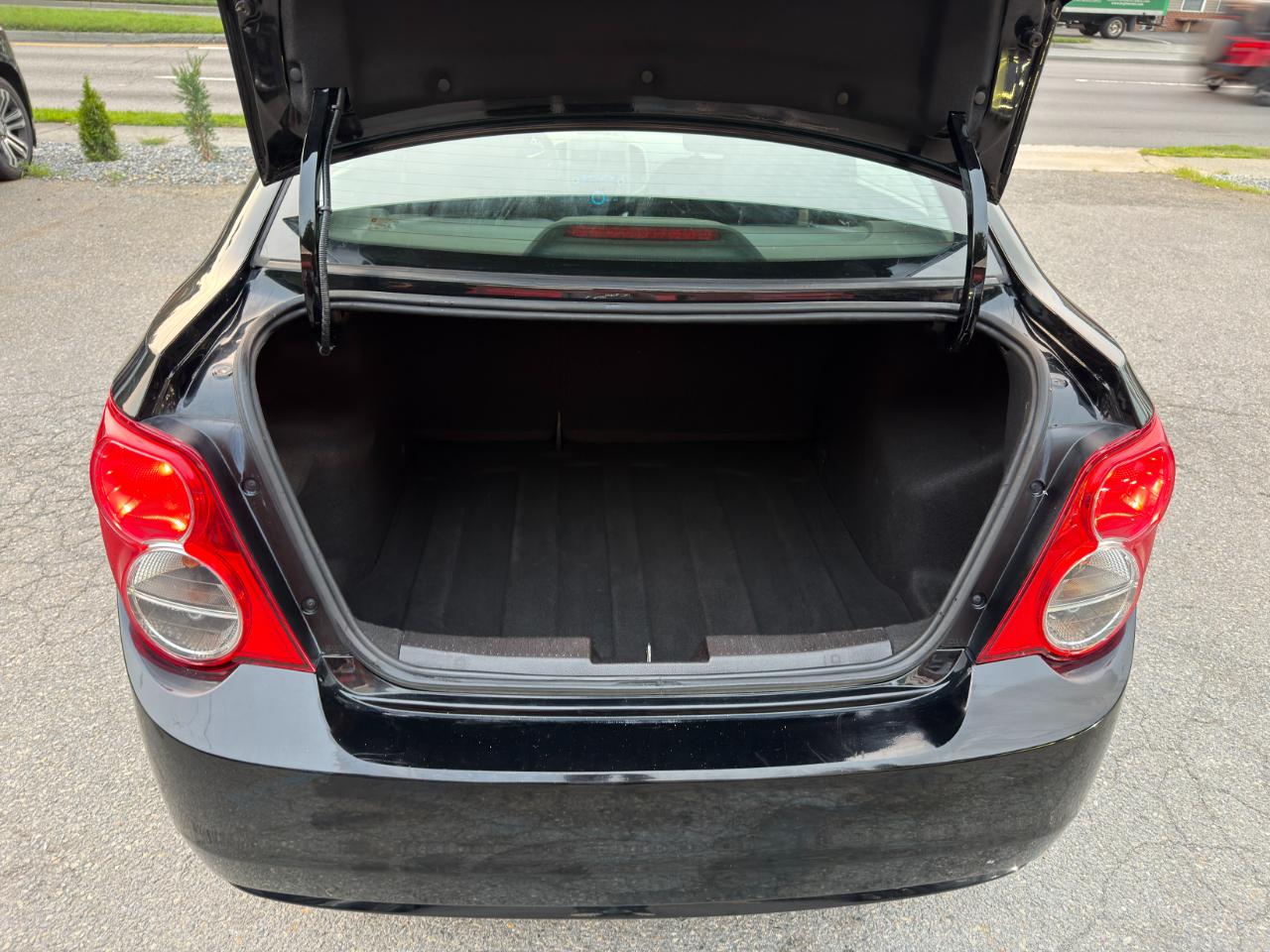 Chevrolet Sonic 4dr Sdn LT 2LT 2012