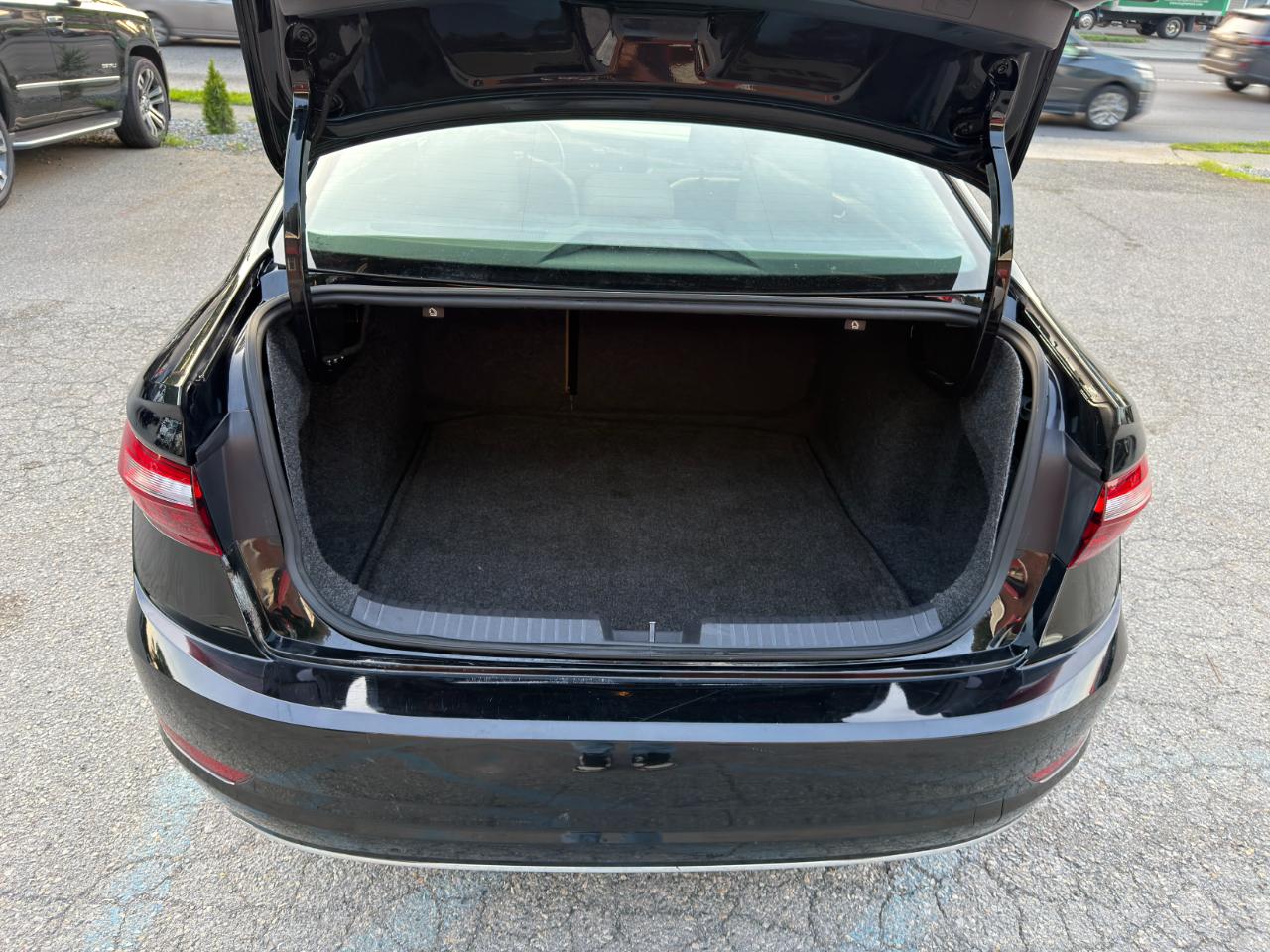 Volkswagen Jetta R-Line Auto w/SULEV 2020
