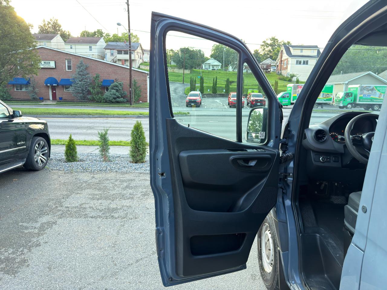 Mercedes-Benz Sprinter Van 2500 Standard Roof V6 144" RWD 2019