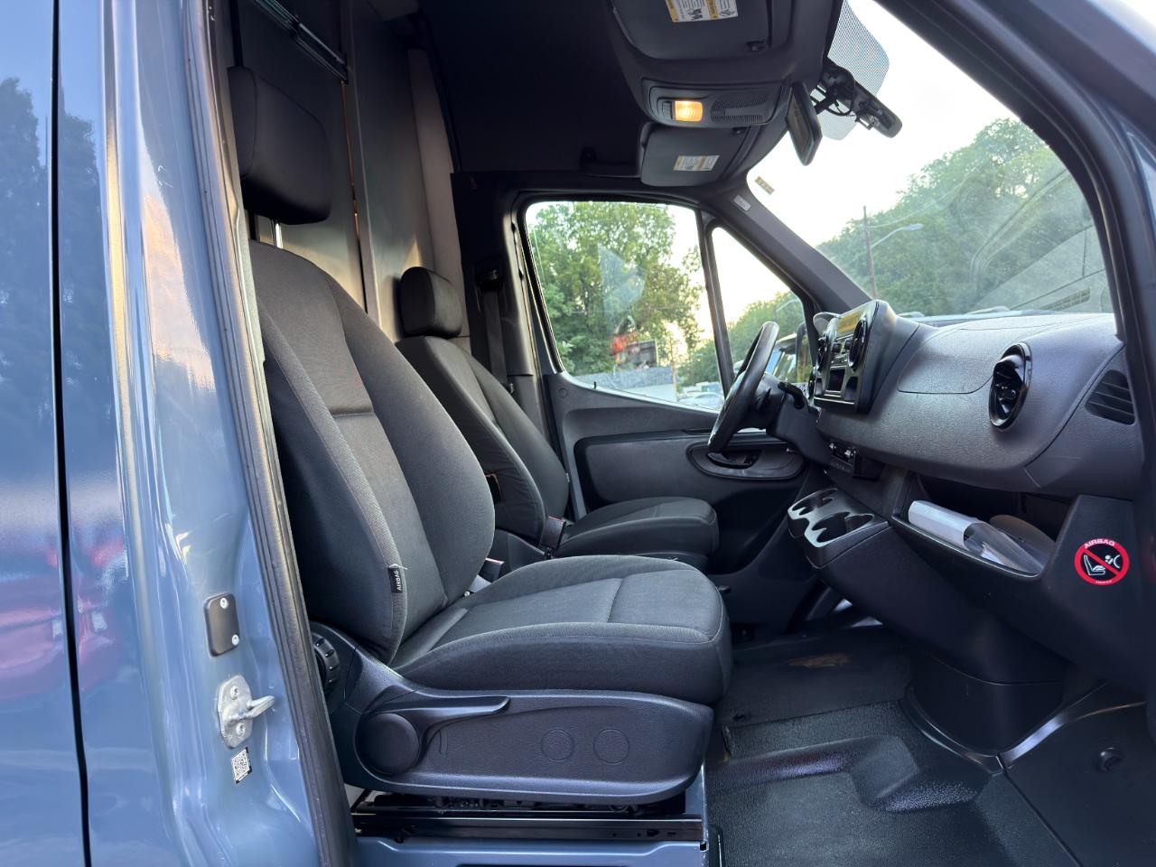 Mercedes-Benz Sprinter Van 2500 Standard Roof V6 144" RWD 2019