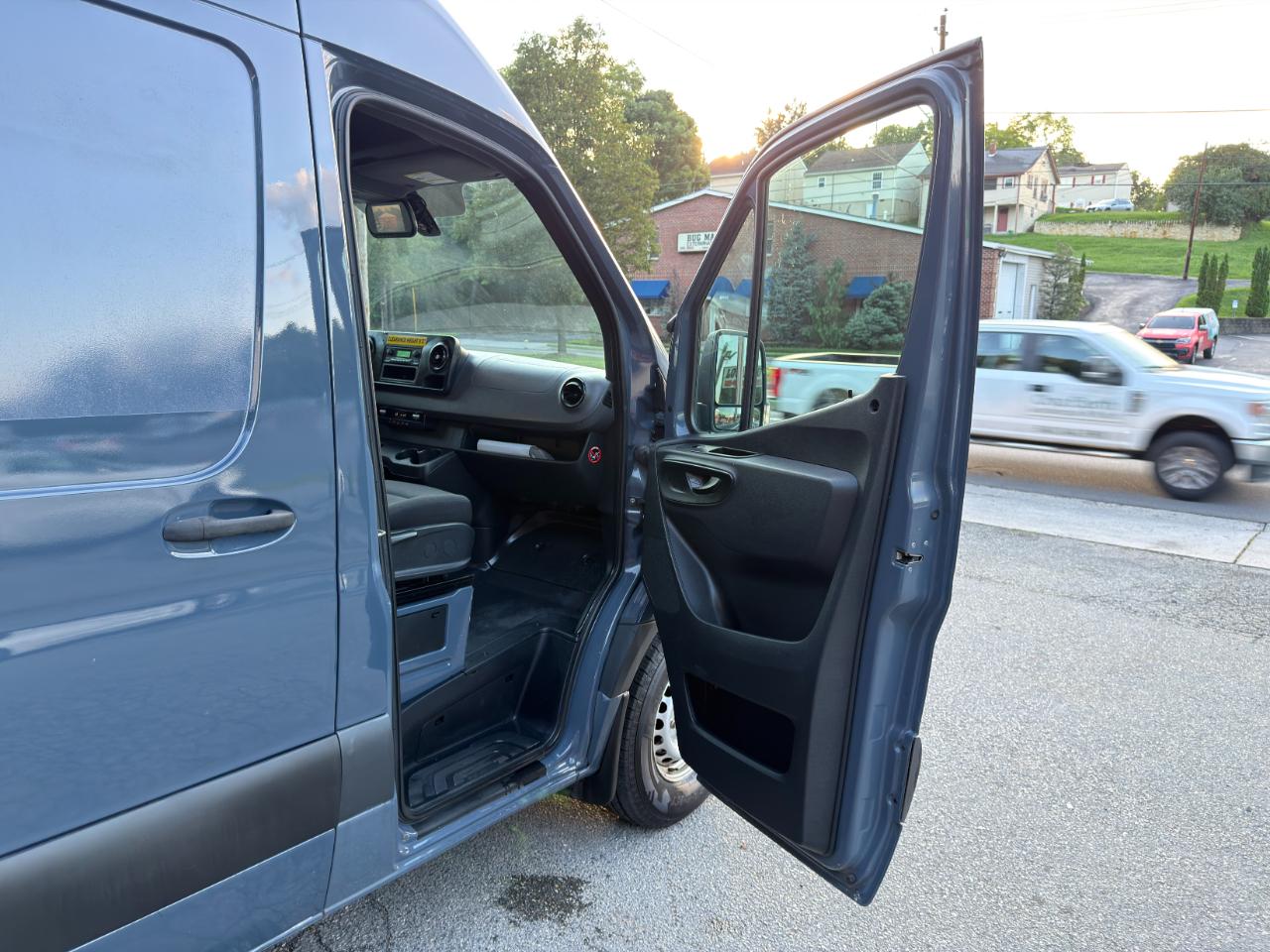 Mercedes-Benz Sprinter Van 2500 Standard Roof V6 144" RWD 2019