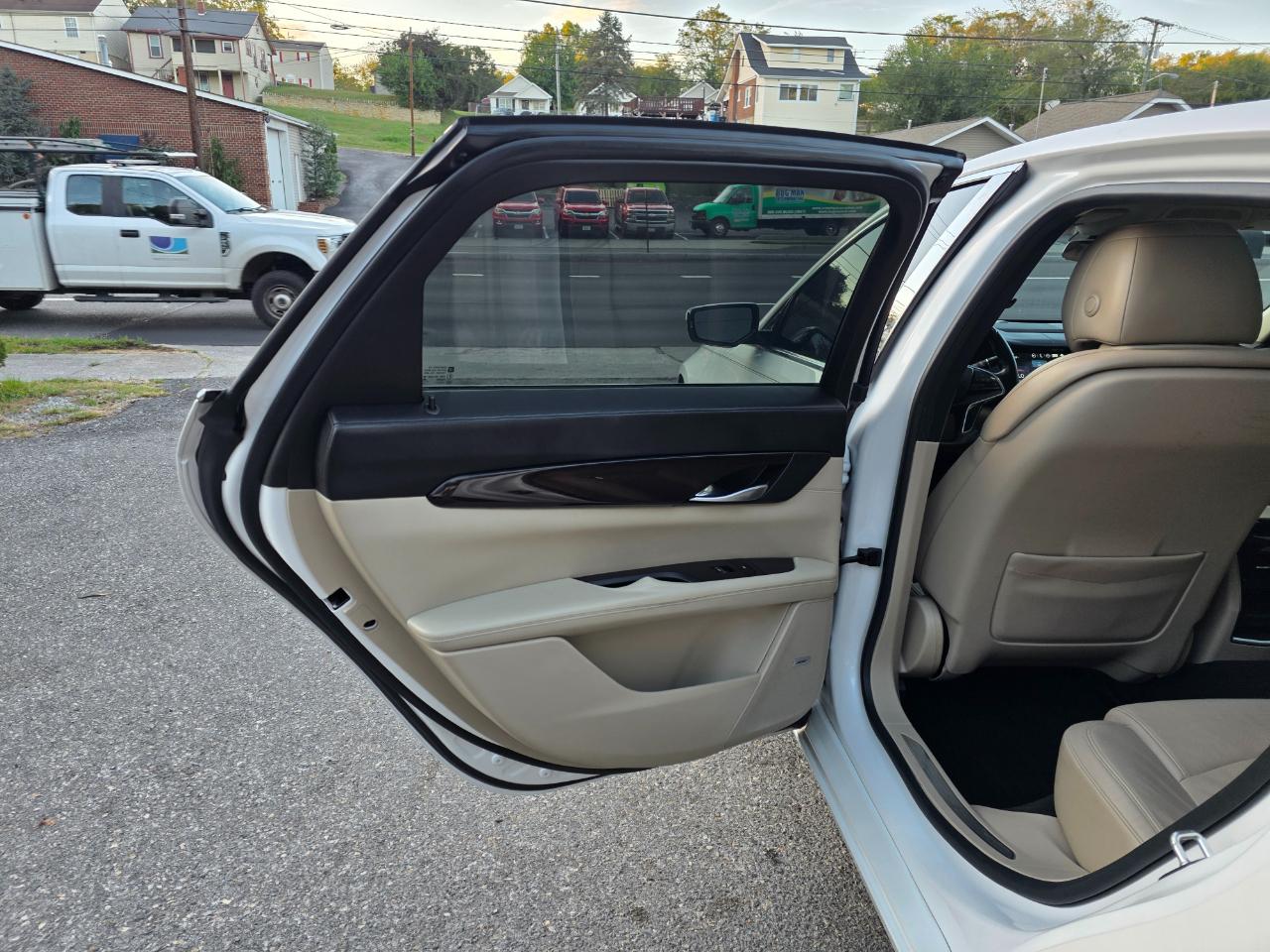Cadillac CT6 4dr Sdn 2.0L Turbo RWD 2017