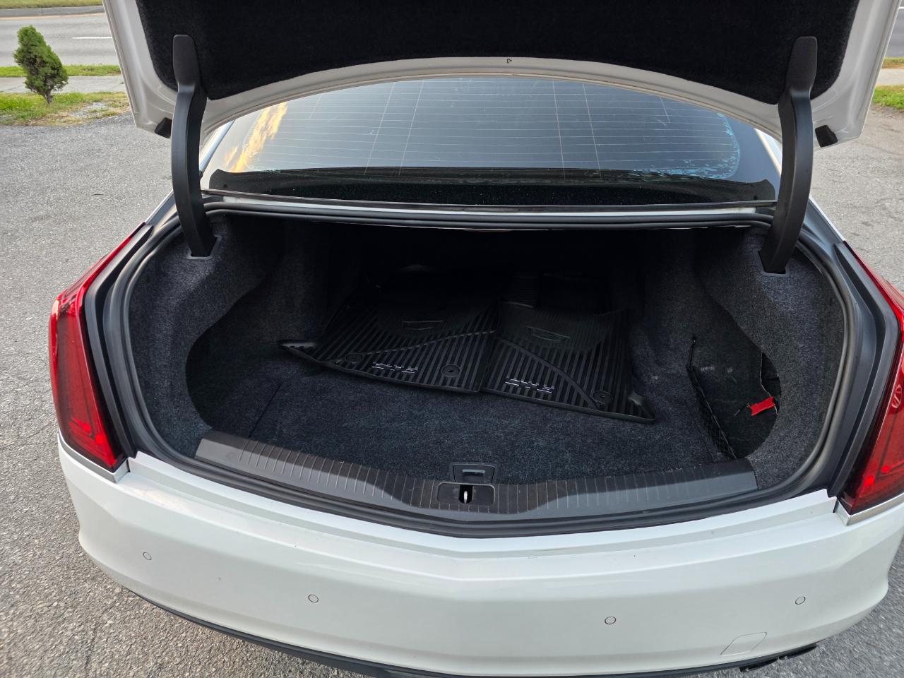 Cadillac CT6 4dr Sdn 2.0L Turbo RWD 2017