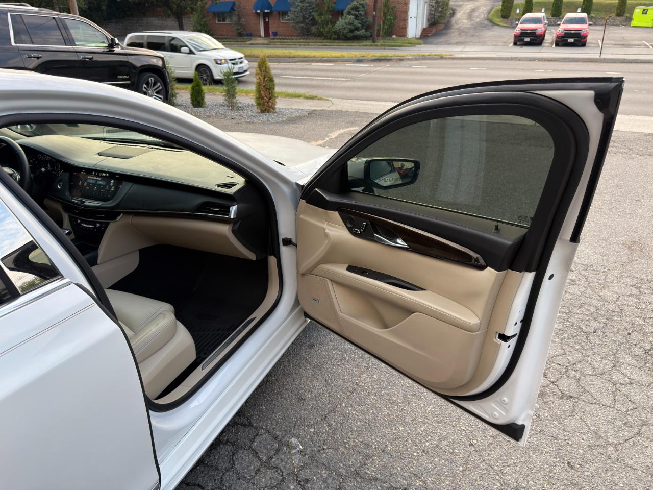 Cadillac CT6 4dr Sdn 2.0L Turbo RWD 2017