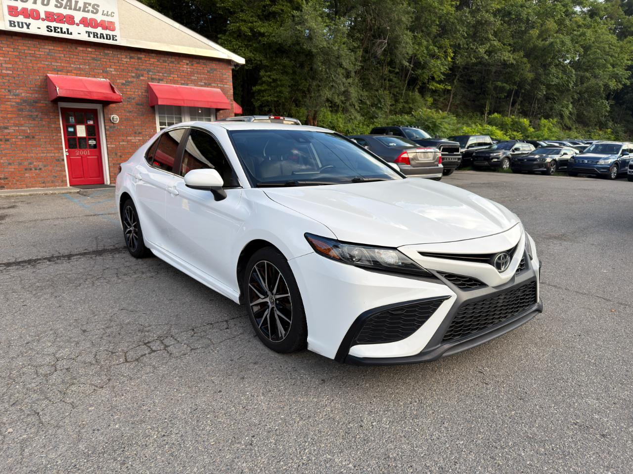 Toyota Camry SE Auto (Natl) 2021