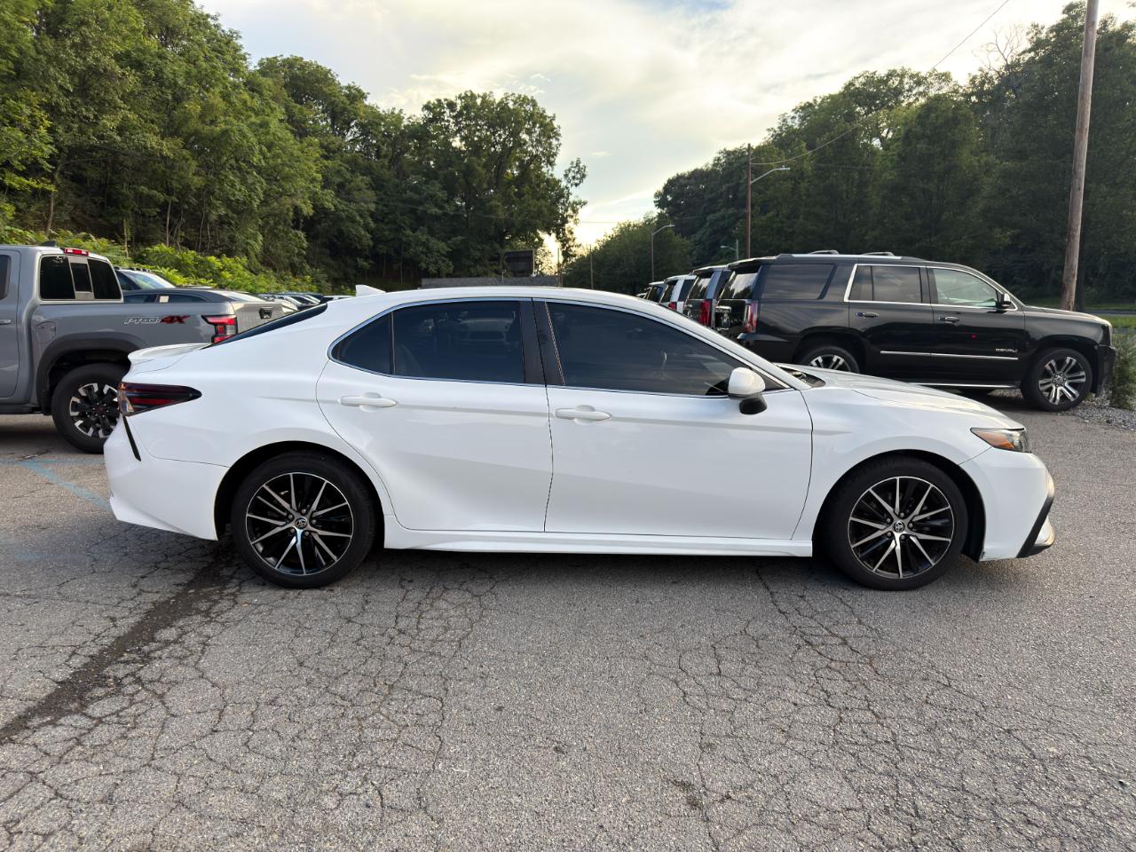Toyota Camry SE Auto (Natl) 2021