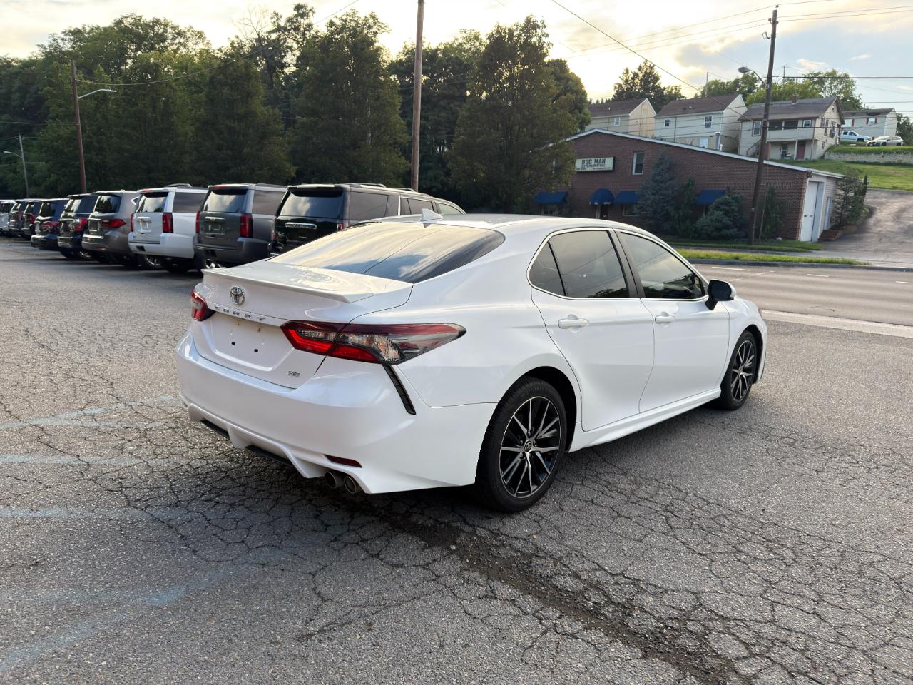 Toyota Camry SE Auto (Natl) 2021
