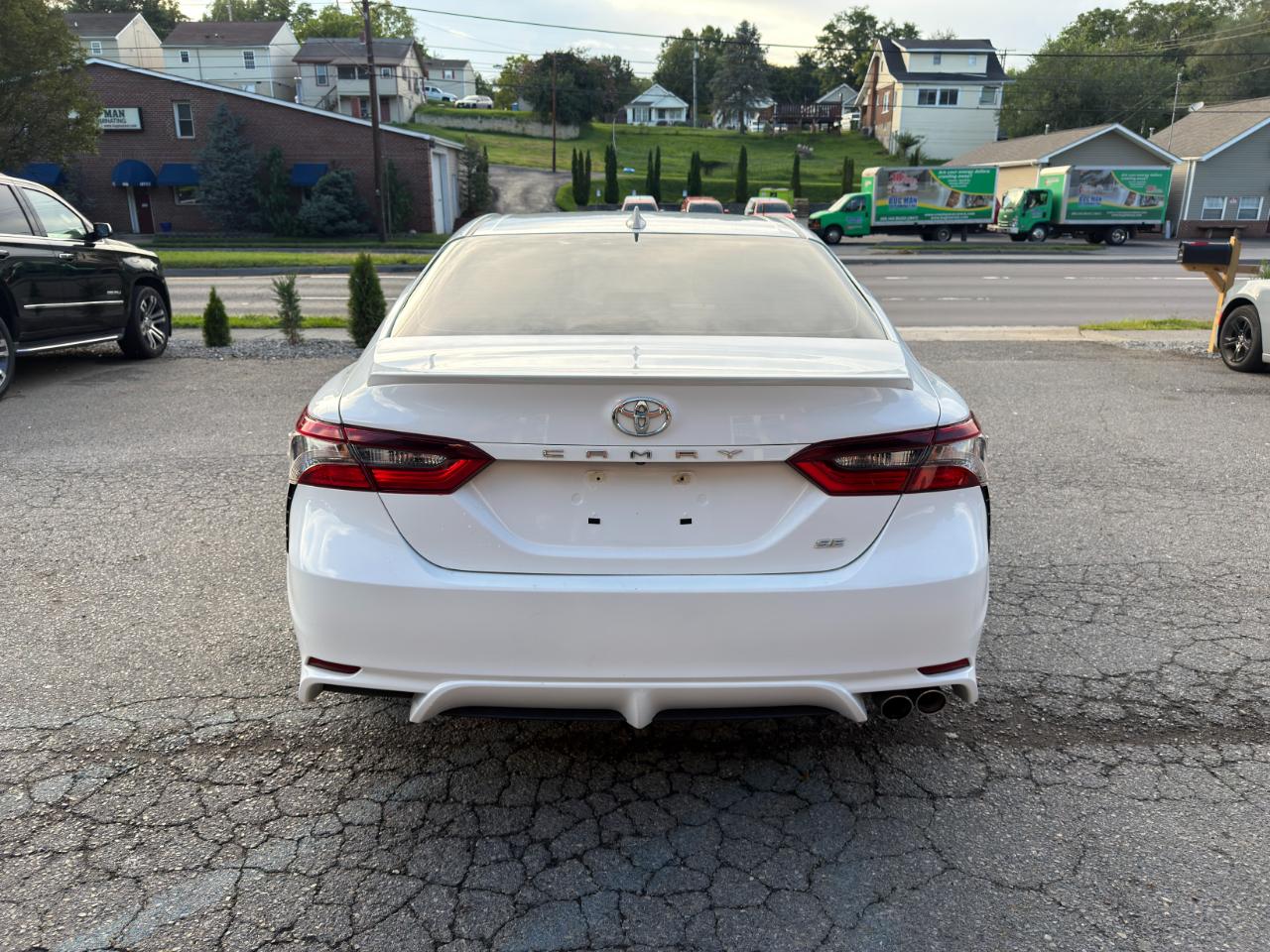 Toyota Camry SE Auto (Natl) 2021