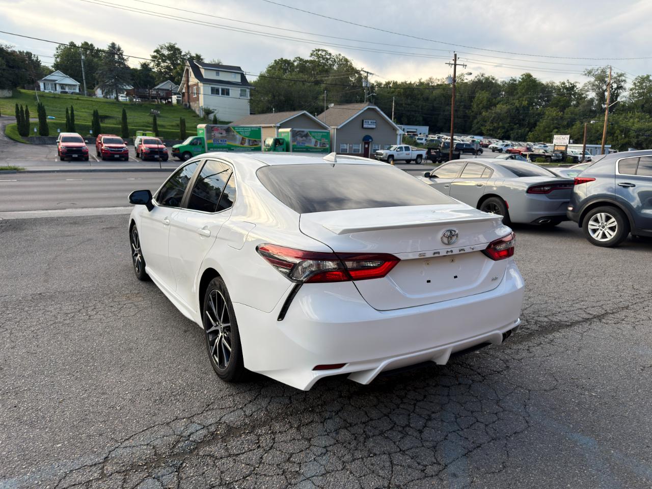 Toyota Camry SE Auto (Natl) 2021