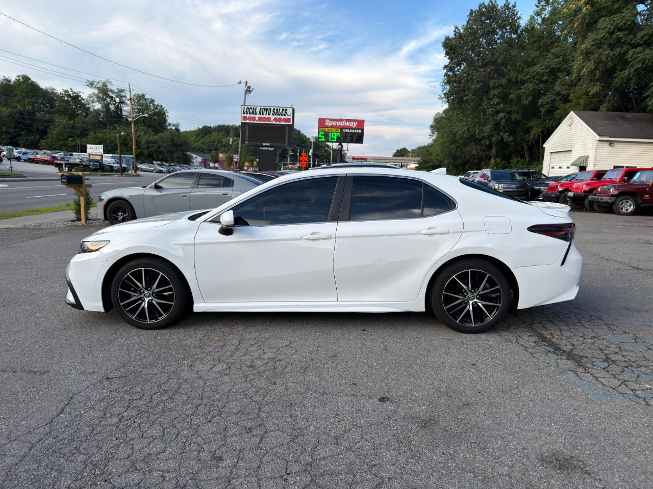 Toyota Camry SE Auto (Natl) 2021
