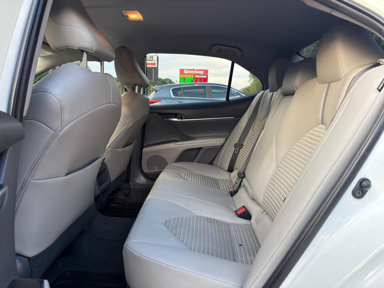 Toyota Camry SE Auto (Natl) 2021